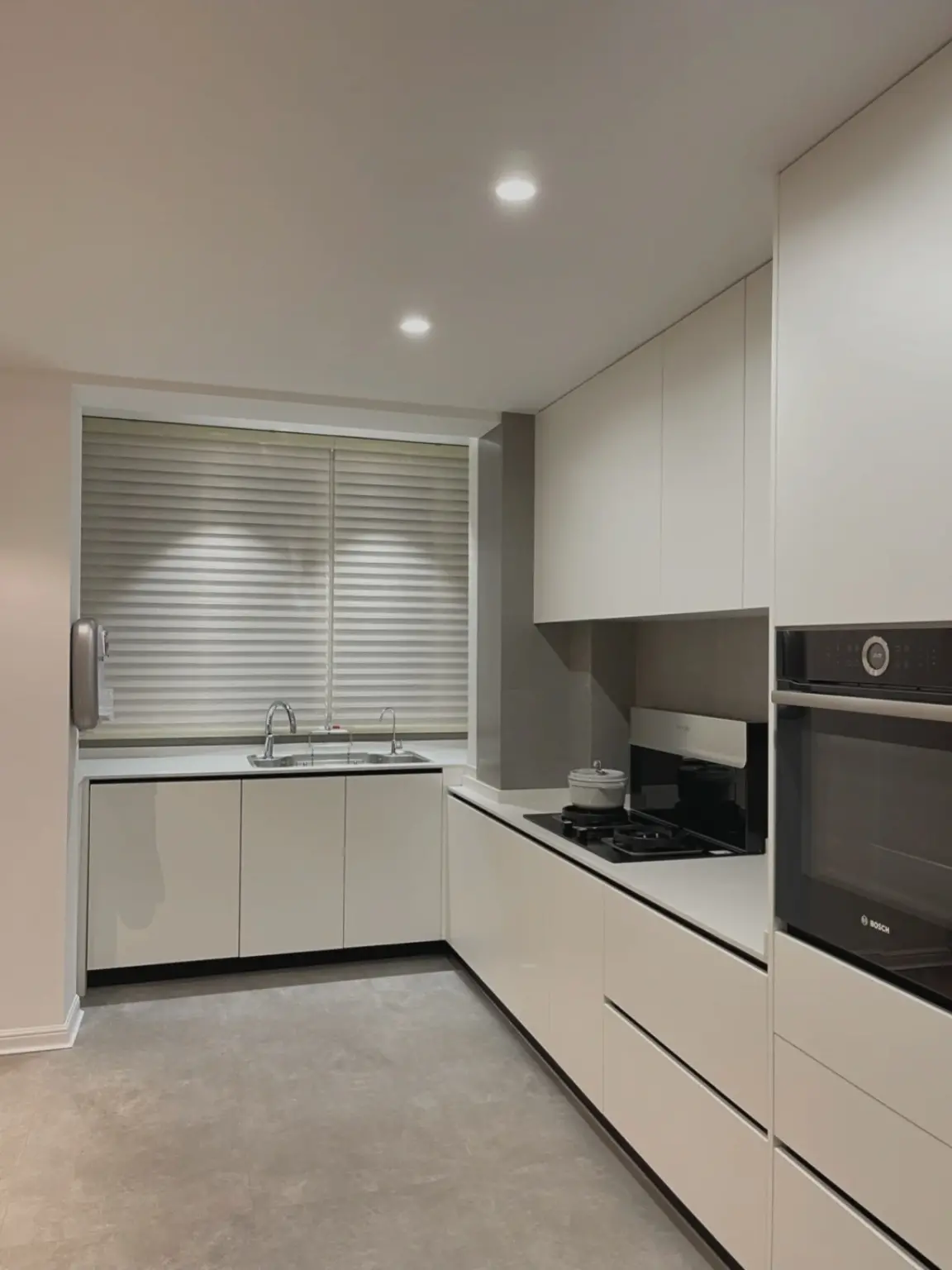 Minimalist Handleless White Kitchen