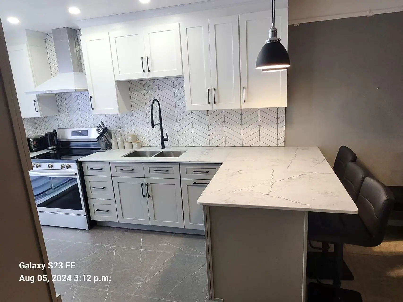 Customer Kitchen 28